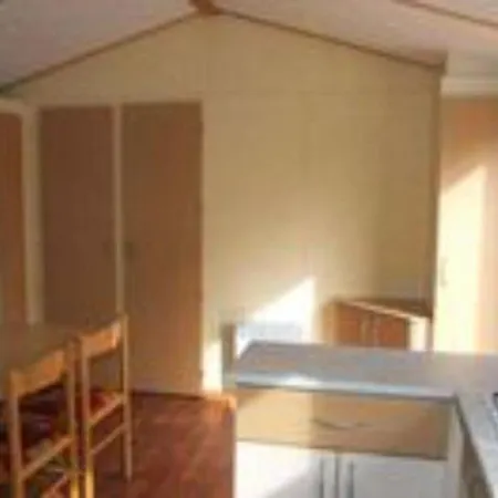 Au Bord Du Avec Terrasse, Ideal Pour 5 Personnes - Api-1-52-726 * Salles-Curan