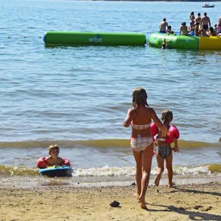 Camping Au Bord Du Avec Terrasse, Idéal Pour 5 Personnes - Api-1-52-726