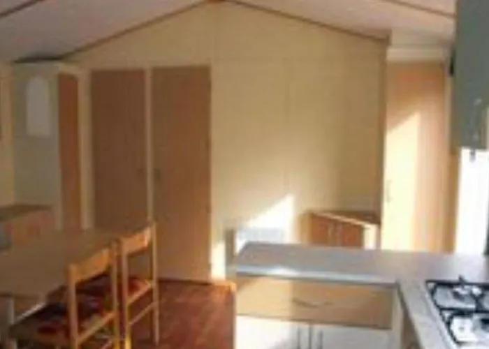 Au Bord Du Avec Terrasse, Ideal Pour 5 Personnes - Api-1-52-726 * Salles-Curan