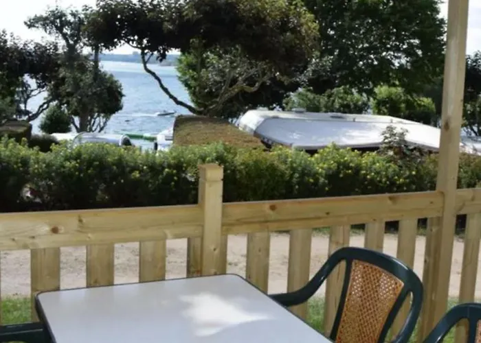 Au Bord Du Avec Terrasse, Ideal Pour 5 Personnes - Api-1-52-726 * Salles-Curan